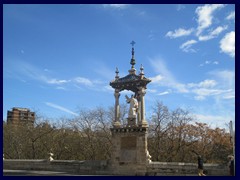 Pont del Real (Royal Bridge) above Turia Gardens